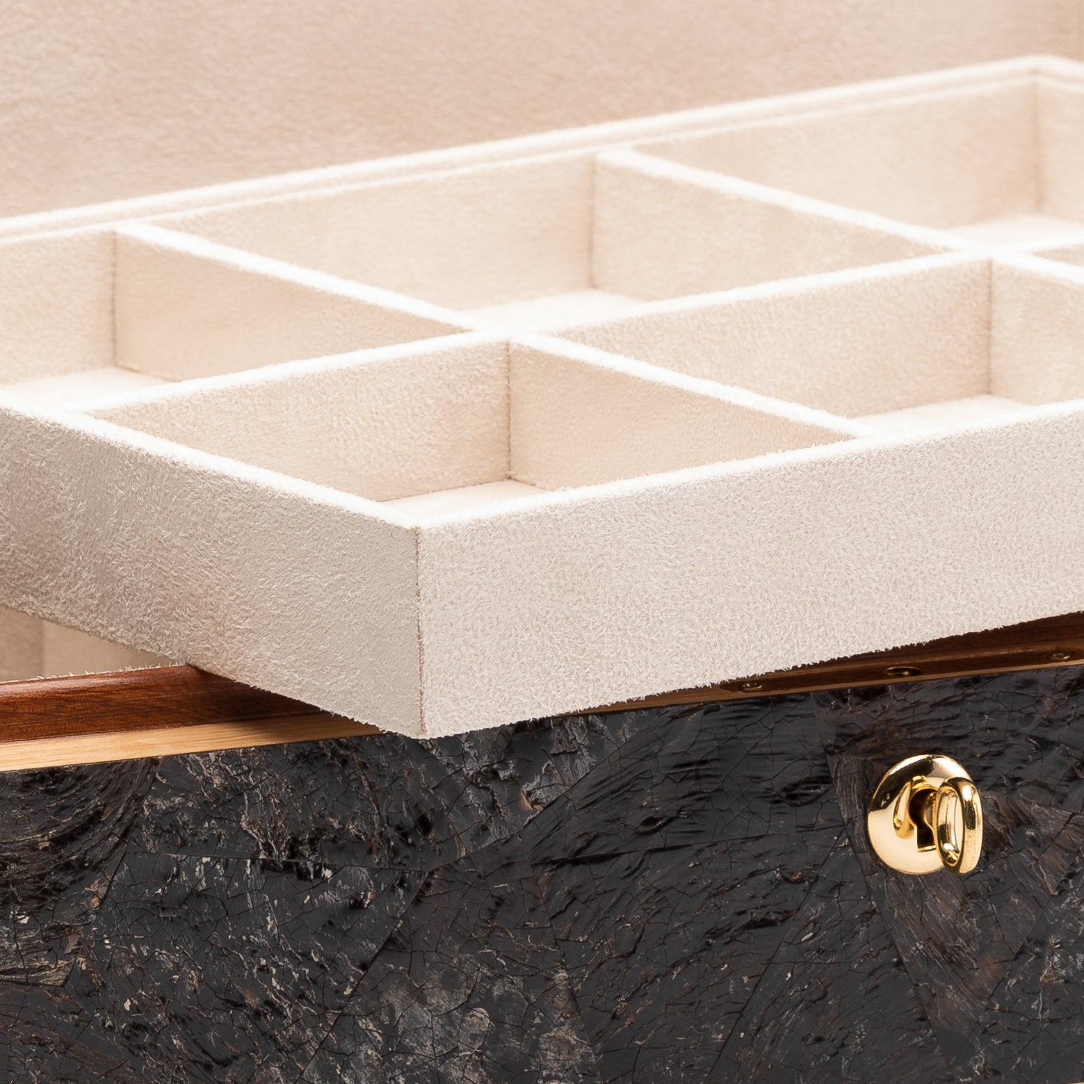 Adriana Shell Box Black